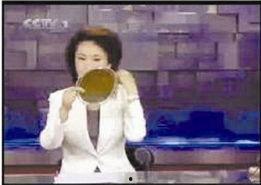 中央新闻女主播的尴尬,网友热议